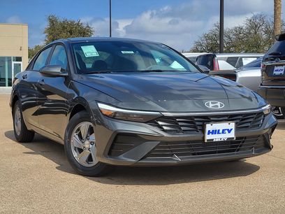 New 2026 Hyundai Elantra SE