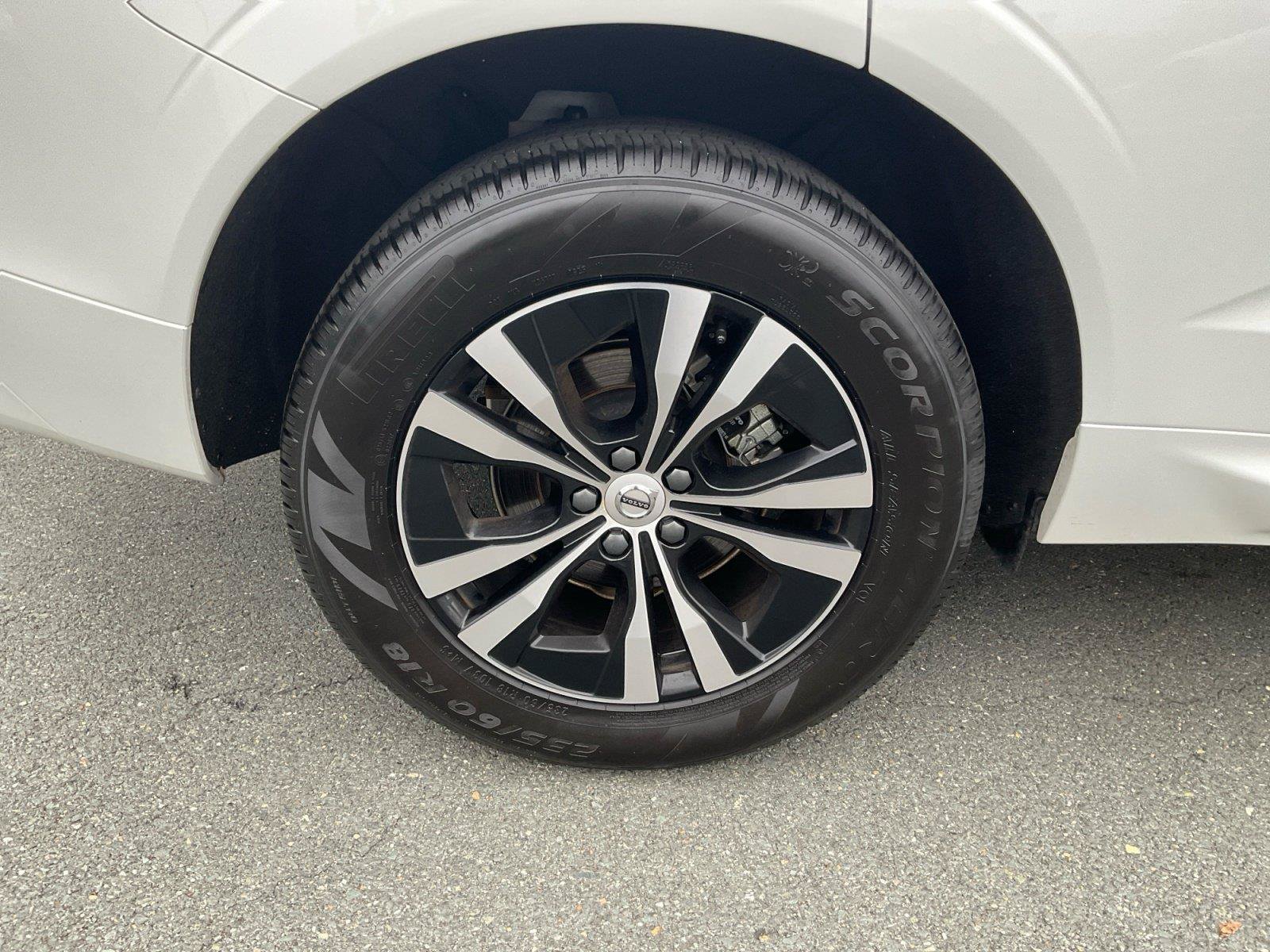 Certified 2025 Volvo XC60 B5 Core AWD/4WD image 16