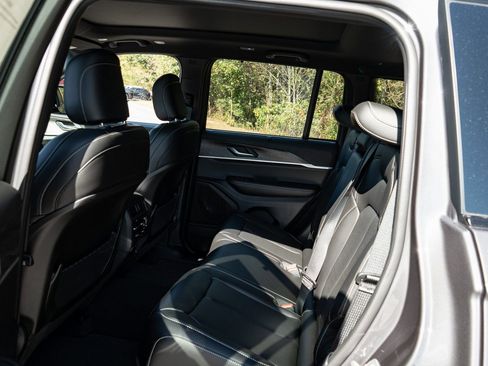 New 2025 Jeep Grand Cherokee Limited w/ Luxury Tech Group II image 19