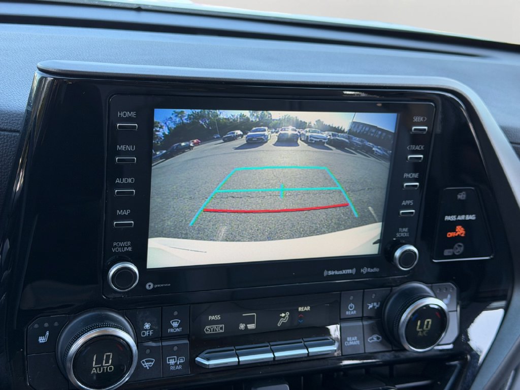 Used 2022 Toyota Highlander XLE AWD/4WD image 22
