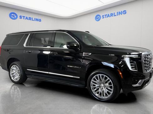 Used 2025 GMC Yukon XL Denali AWD/4WD image 12