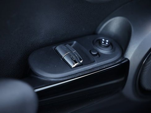 Used 2019 MINI Cooper 2-Door Hardtop w/ Storage Package image 16