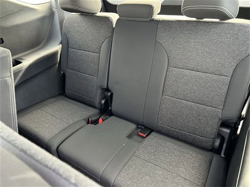 Certified 2025 Chevrolet Traverse LT w/ Sun and Wheel Package image 25