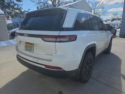 Used 2023 Jeep Grand Cherokee Limited w/ MOPAR Finishing Package image 4