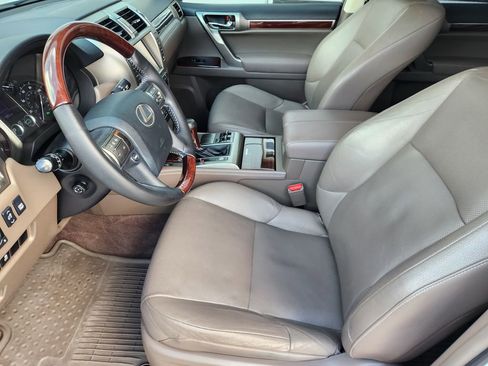 Used 2017 Lexus GX 460 Premium w/ Premium Package image 13