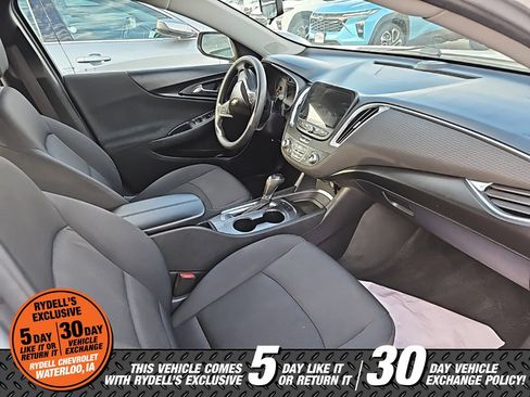 Used 2019 Chevrolet Malibu LT w/ Driver Confidence Package image 5