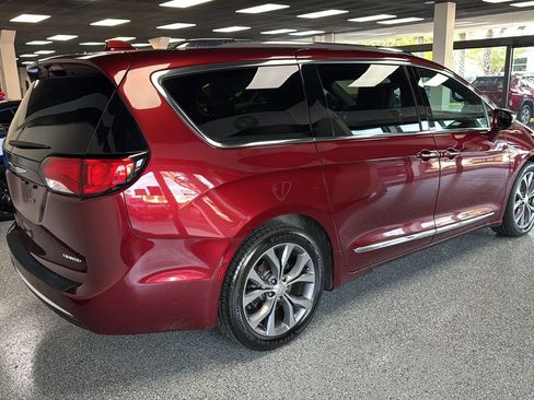 Used 2019 Chrysler Pacifica Limited FWD image 5