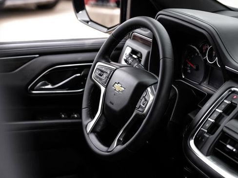 Used 2023 Chevrolet Suburban LS image 11