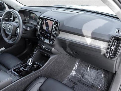 Used 2023 Volvo XC40 B5 Ultimate w/ Protection Package Premier image 25