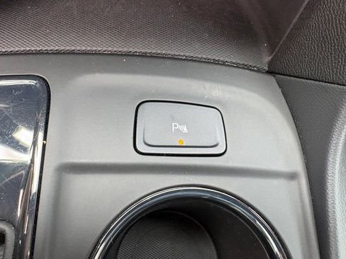 Used 2024 Chevrolet Equinox RS FWD image 23
