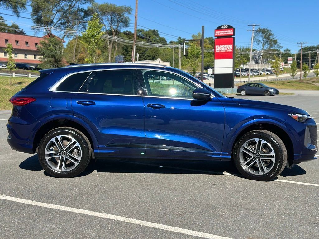 Used 2025 Audi Q5 Premium w/ Convenience Package AWD/4WD image 8