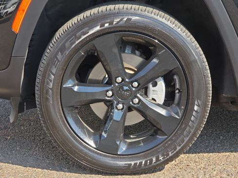 Used 2025 Jeep Grand Cherokee Altitude AWD/4WD image 26