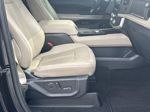 Used 2024 Ford Expedition Limited image 14