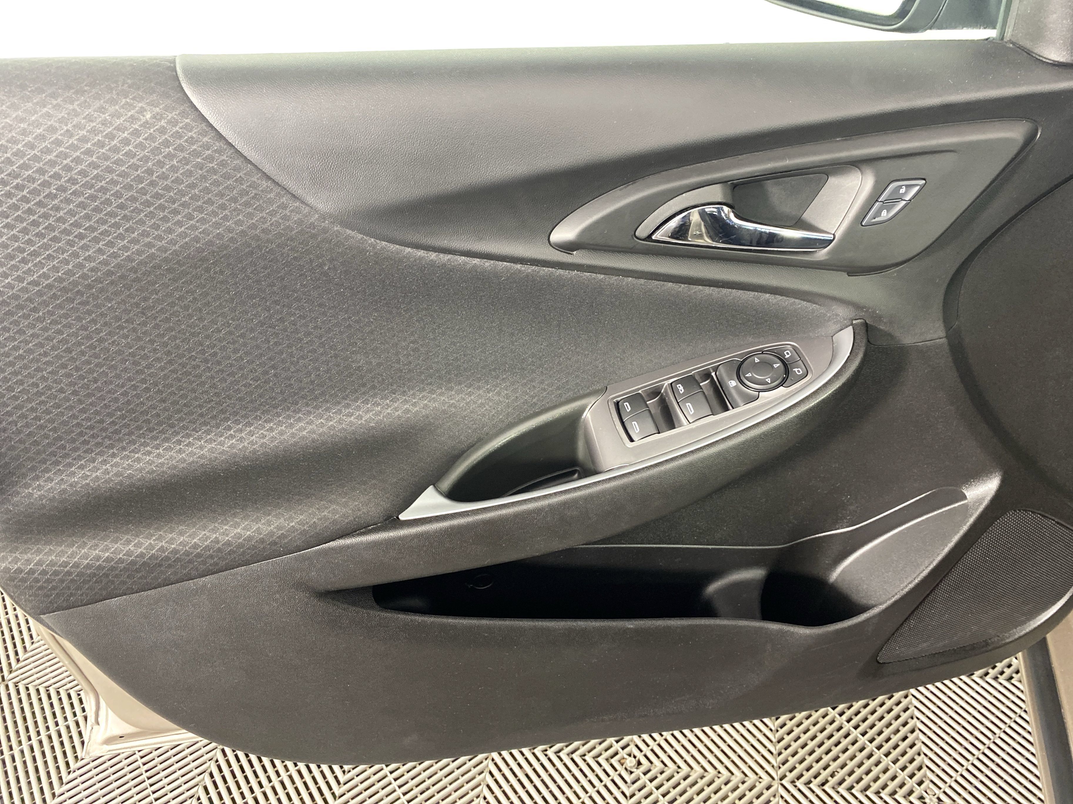 Used 2025 Chevrolet Malibu LT FWD image 13