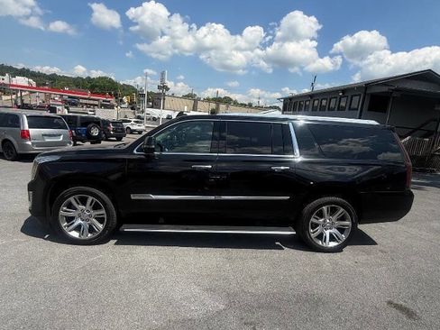 Used 2015 Cadillac Escalade ESV Premium AWD/4WD image 2