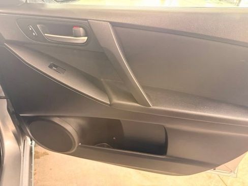 Used 2013 MAZDA MAZDA3 i Sport FWD image 25