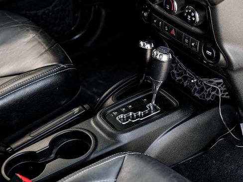 Used 2018 Jeep Wrangler Unlimited Sahara image 23