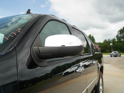 Used 2013 Chevrolet Avalanche LTZ RWD image 23