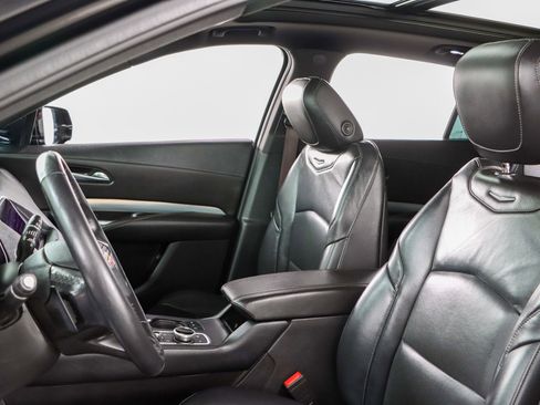 Used 2021 Cadillac XT4 Premium Luxury image 24