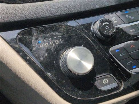 Used 2022 Chrysler Pacifica Touring-L FWD image 12