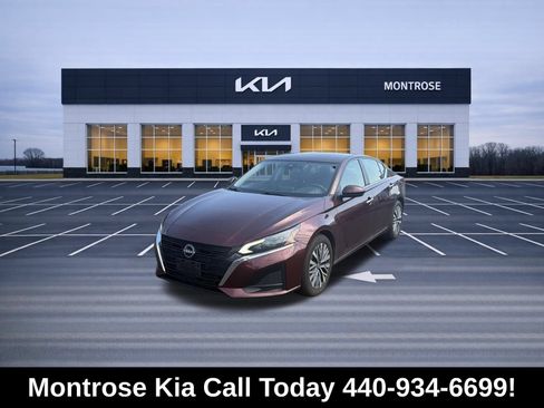 Used 2023 Nissan Altima 2.5 SV FWD image 1