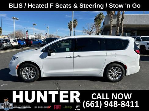 Used 2024 Chrysler Pacifica Touring-L FWD image 3