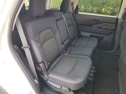 Used 2025 Nissan Pathfinder SV FWD image 15