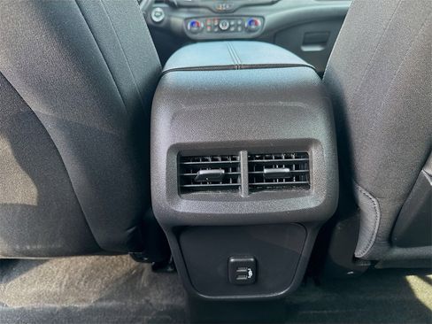 Used 2024 GMC Terrain SLE w/ Driver Convenience Package image 19