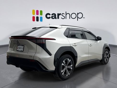 Used 2025 Toyota bZ4X AWD image 5