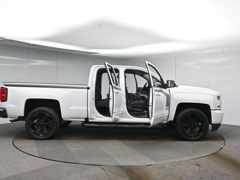 Used 2018 Chevrolet Silverado 1500 LT w/ Rally 2 Edition image 45