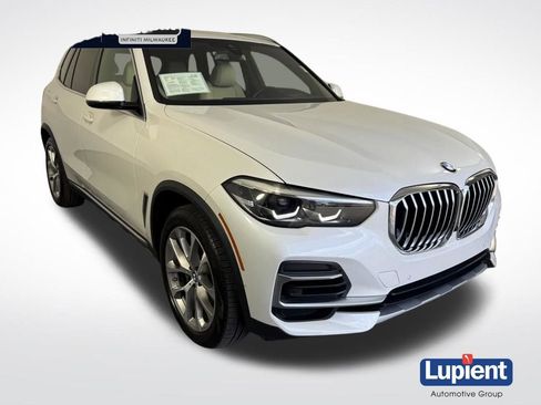 Used 2022 BMW X5 xDrive40i w/ Premium Package AWD/4WD image 1