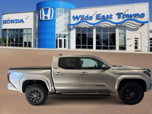 Used 2025 Toyota Tacoma SR5 image 9