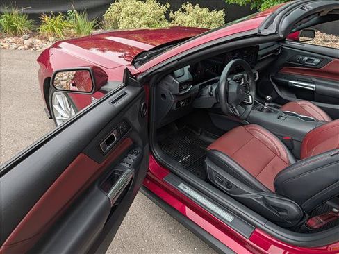 Used 2025 Ford Mustang GT Premium RWD image 31