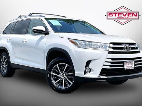 Used 2019 Toyota Highlander XLE AWD/4WD image 1