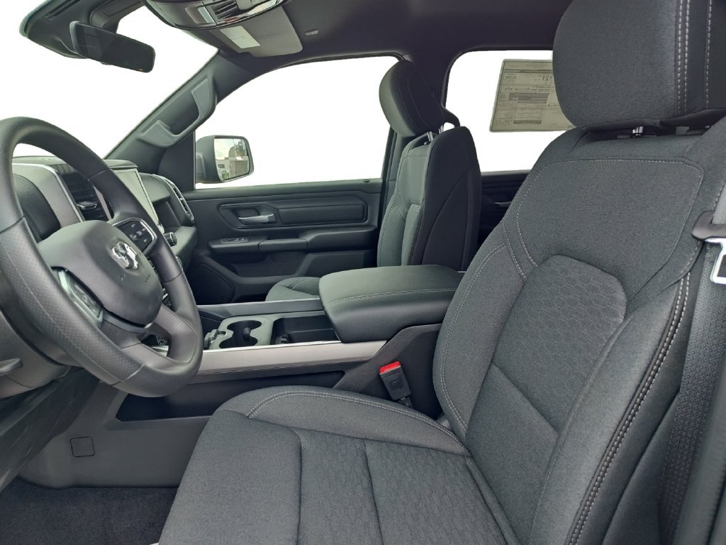 Used 2026 RAM 1500 Express AWD/4WD image 9