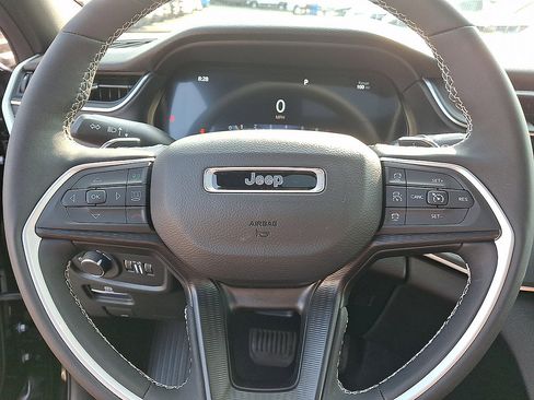 Certified 2025 Jeep Grand Cherokee L Altitude AWD/4WD image 8