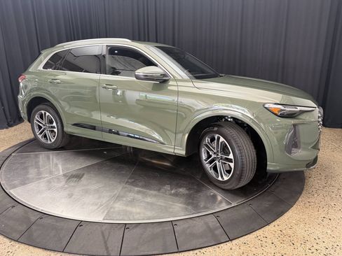 Used 2025 Audi Q5 Premium Plus w/ Premium Plus AWD/4WD image 13