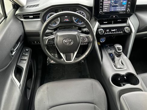 Certified 2022 Toyota Venza LE image 14