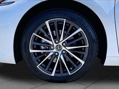 Certified 2024 Lexus ES 350 w/ Premium Package FWD image 10