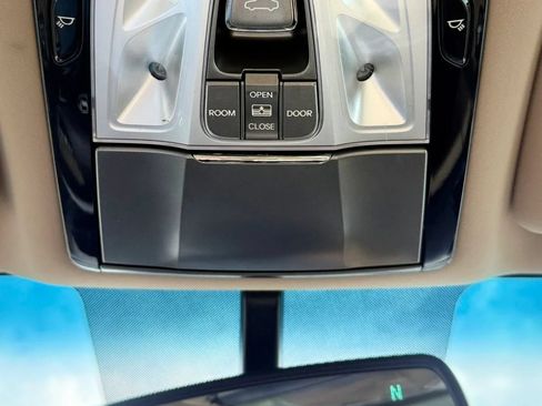Used 2013 Hyundai Azera w/ Technology Pkg FWD image 23