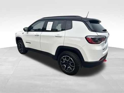 Used 2025 Jeep Compass Trailhawk AWD/4WD image 7