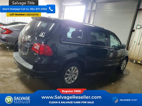 Used 2014 Volkswagen Routan SE image 4