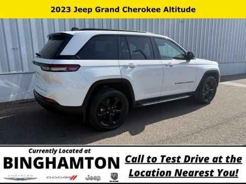 Used 2023 Jeep Grand Cherokee Altitude AWD/4WD image 5