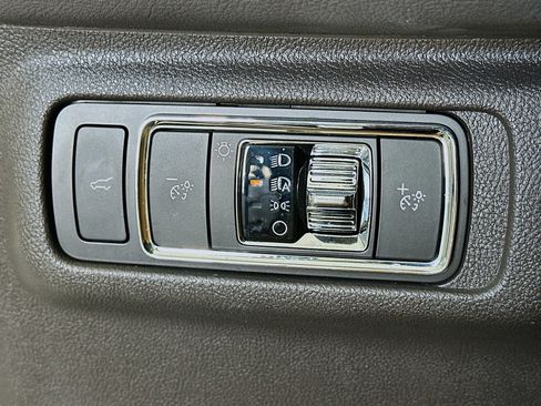 Used 2023 Lincoln Corsair Reserve w/ Equipment Group 201A FWD image 17