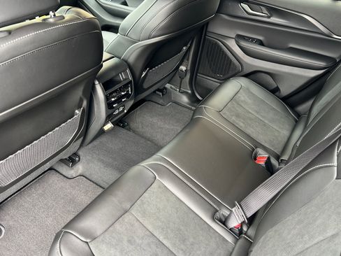 New 2025 Jeep Grand Cherokee Altitude image 12