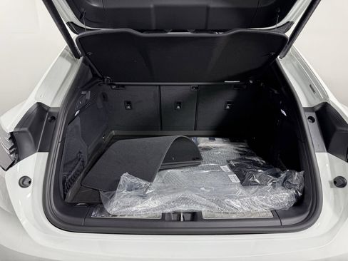 Certified 2025 Porsche Macan 4S Electric AWD/4WD image 23