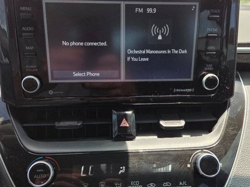 Used 2022 Toyota Corolla LE FWD image 16