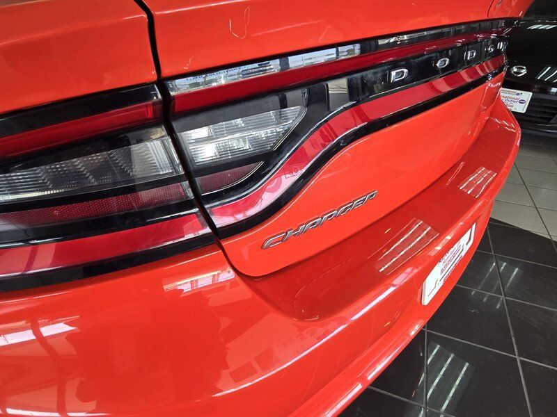 Used 2020 Dodge Charger SXT w/ Leather Interior Group RWD image 31
