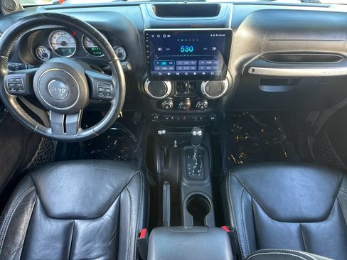 Used 2013 Jeep Wrangler Unlimited Rubicon w/ Connectivity Group AWD/4WD image 13
