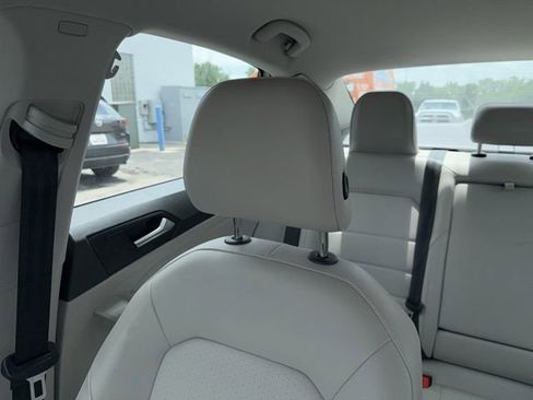 Used 2022 Volkswagen Jetta SE FWD image 42